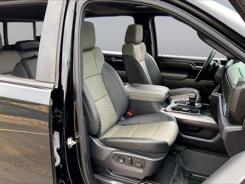 Used 2024 Chevrolet Silverado 1500 ZR2 w/ Technology Package AWD/4WD image 9