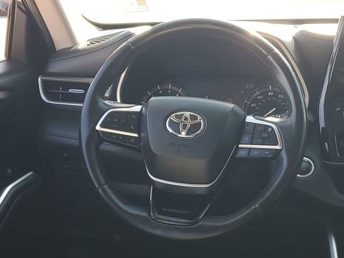 Used 2020 Toyota Highlander XLE image 25
