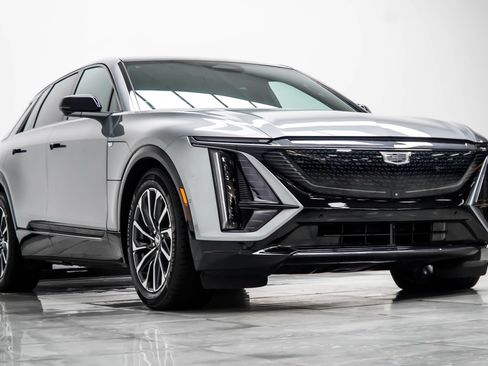 Used 2024 Cadillac Lyriq Sport RWD image 4