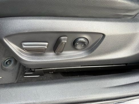 Used 2018 Toyota Camry SE w/ Moonroof Package image 12