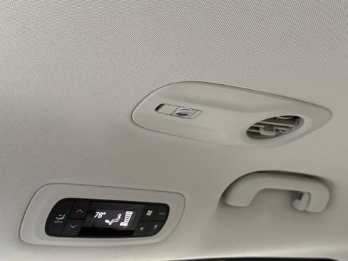 Used 2017 Chrysler Pacifica Touring-L image 28