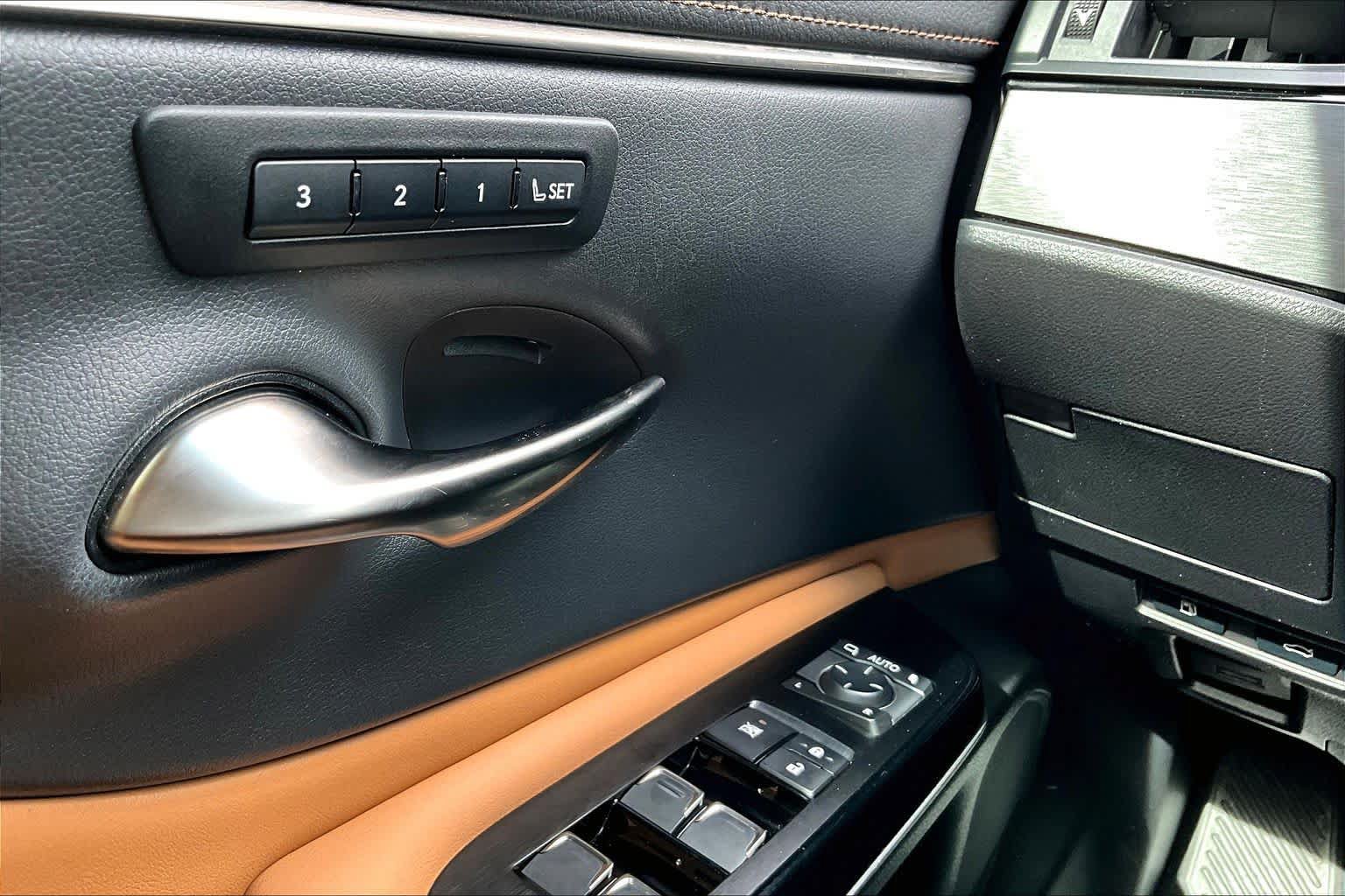 Certified 2023 Lexus ES 350 w/ Premium Package FWD image 35