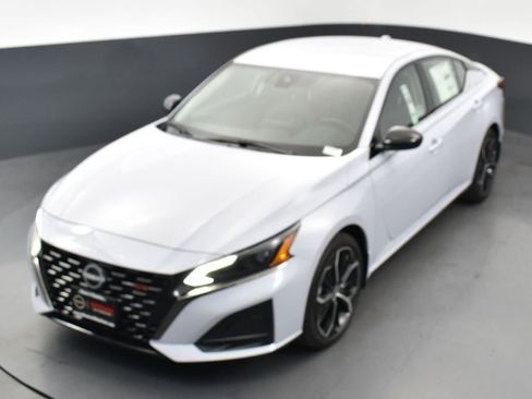 New 2025 Nissan Altima 2.5 SR image 46