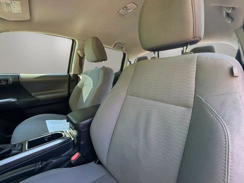 Used 2017 Toyota Tacoma SR5 RWD image 12