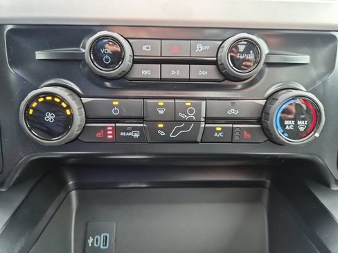 Used 2025 Ford F250 XLT w/ Black Appearance Package AWD/4WD image 17