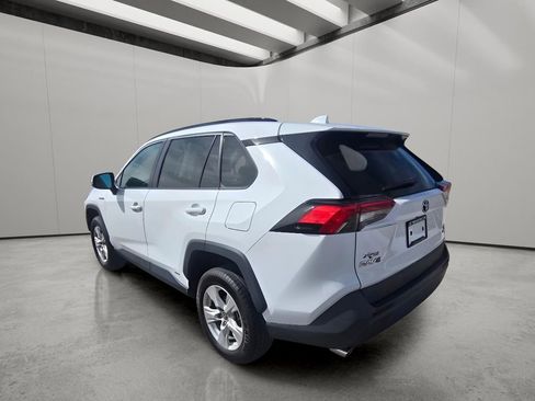 Used 2021 Toyota RAV4 XLE w/ Convenience Package image 3