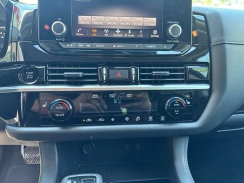 Used 2025 Nissan Pathfinder SV AWD/4WD image 17