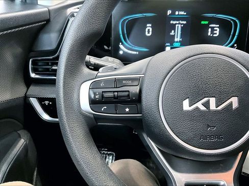 Used 2023 Kia Sportage LX image 17
