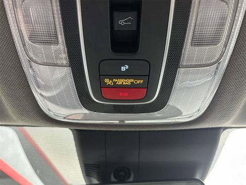 Used 2025 Hyundai Elantra SEL image 31