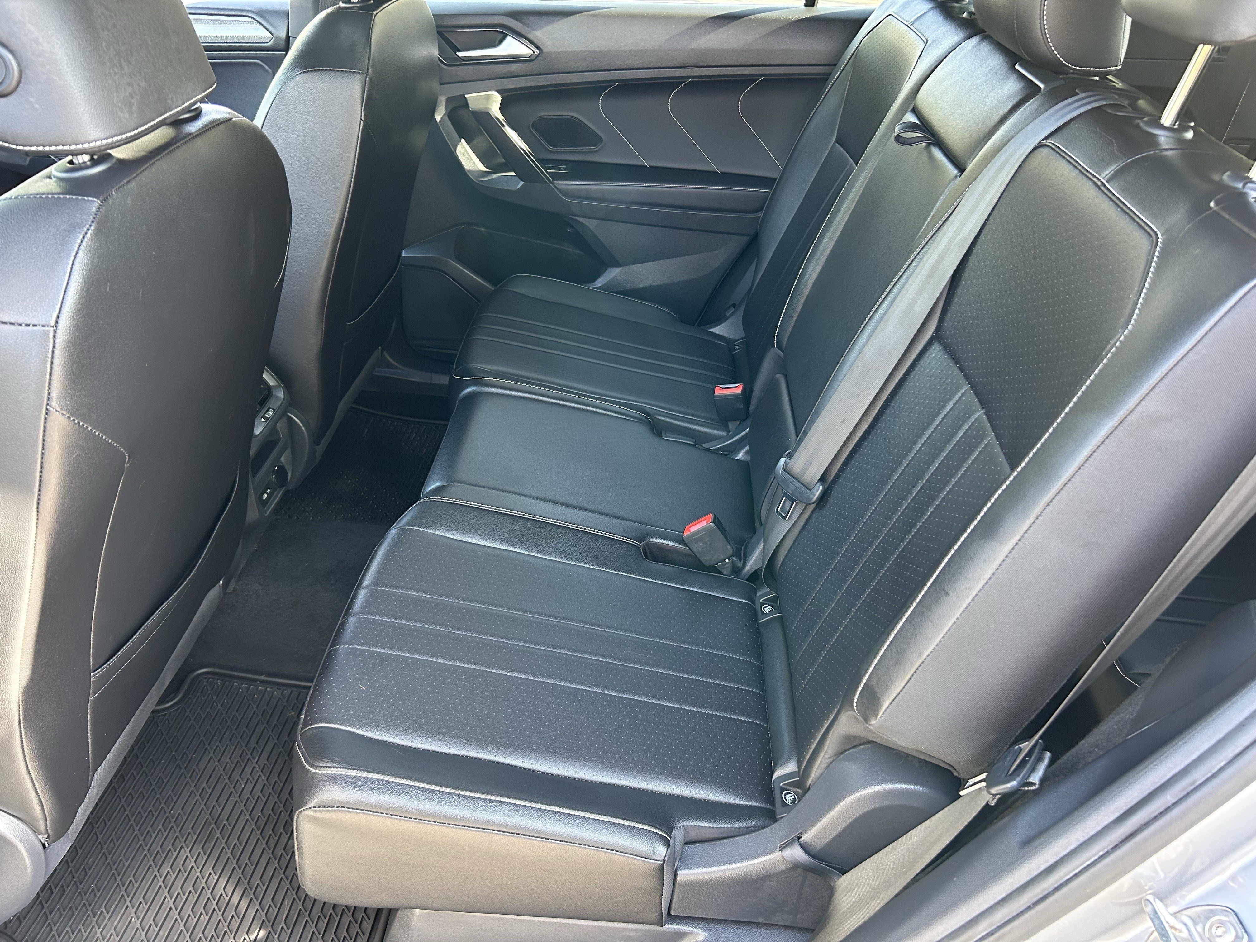 Used 2023 Volkswagen Tiguan SE R-Line FWD image 16