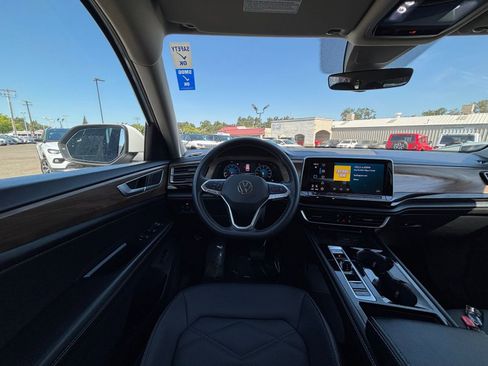 Used 2025 Volkswagen Atlas SE AWD/4WD image 37