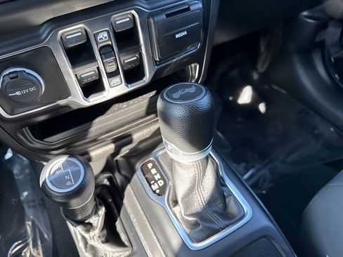 Used 2021 Jeep Wrangler Unlimited Sport image 15