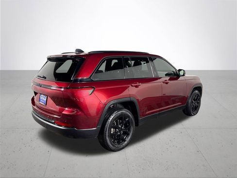 Used 2024 Jeep Grand Cherokee Altitude image 6