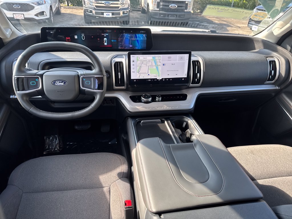 Used 2025 Ford Expedition Max Active RWD image 6