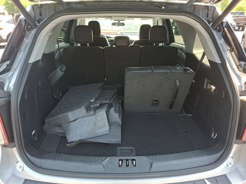 Used 2023 Ford Explorer XLT w/ Equipment Group 202A AWD/4WD image 29
