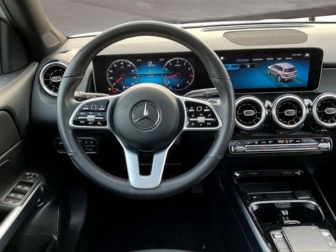 Used 2021 Mercedes-Benz GLB 250 4MATIC image 8