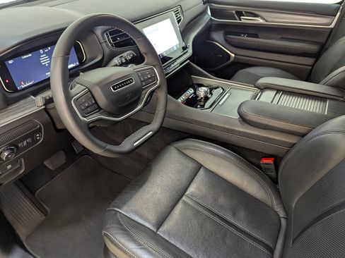 Used 2024 Jeep Wagoneer Series II image 4