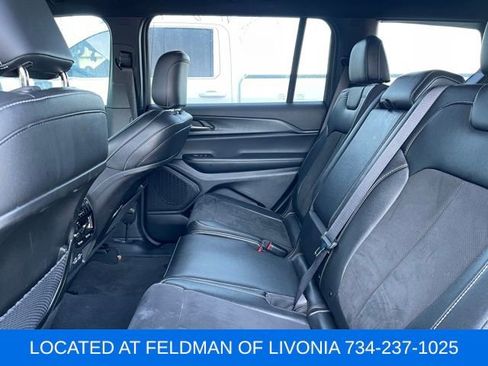 Used 2024 Jeep Grand Cherokee L Laredo image 9