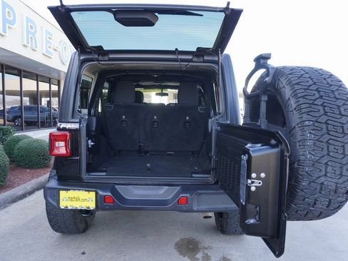 Used 2018 Jeep Wrangler Unlimited Sahara image 29
