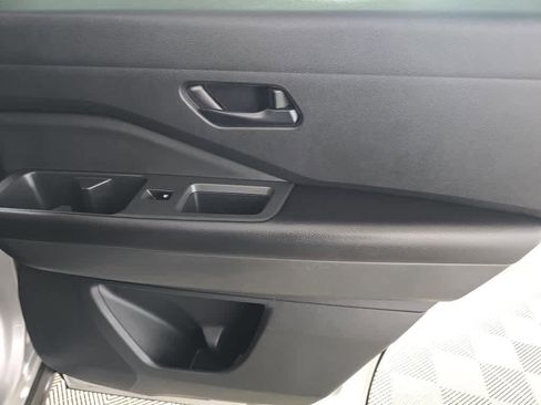 Used 2023 Nissan Pathfinder S image 10