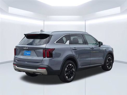Used 2024 Kia Sorento S FWD image 6