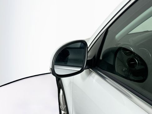 Used 2016 Volkswagen Tiguan SE image 16