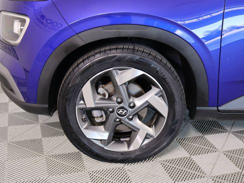 Used 2022 Hyundai Venue SEL FWD image 17