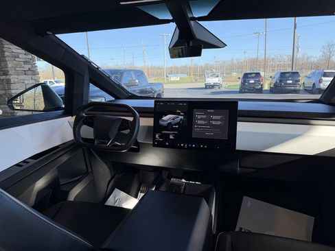 Used 2024 Tesla Cybertruck AWD Crew Cab image 23