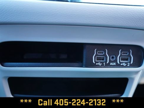 Used 2023 Chrysler Pacifica Touring-L FWD image 35