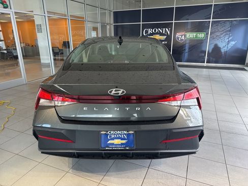 Used 2024 Hyundai Elantra SEL image 8