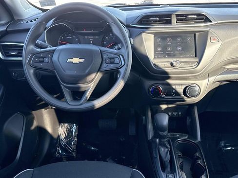 Used 2023 Chevrolet TrailBlazer LT FWD image 3