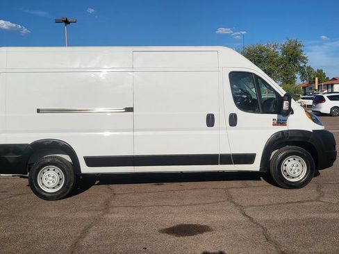Used 2021 RAM ProMaster 2500 w/ Premium Appearance Group FWD image 12