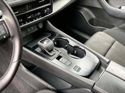 Certified 2025 Nissan Rogue SV FWD image 16