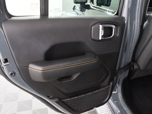 Used 2025 Jeep Wrangler Unlimited Sahara AWD/4WD image 25