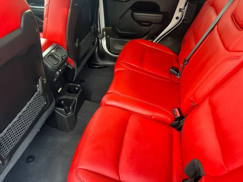 Used 2024 Jeep Wrangler Unlimited Rubicon image 4