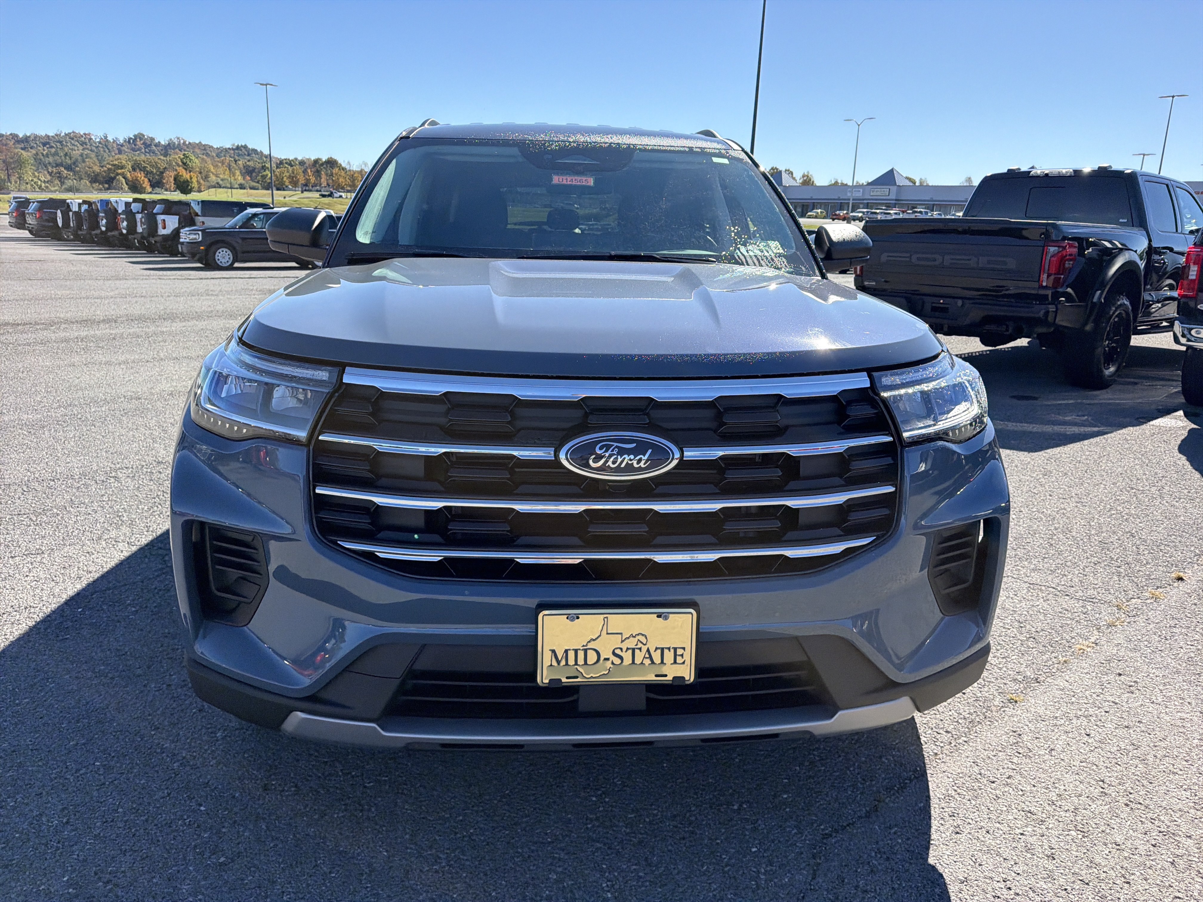 Used 2025 Ford Explorer Active AWD/4WD image 11