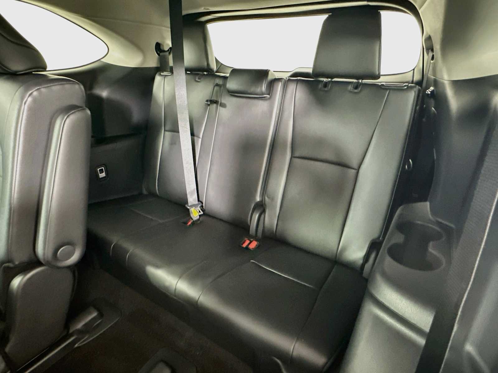 Used 2024 Toyota Highlander XLE FWD image 25