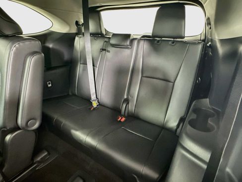Used 2024 Toyota Highlander XLE FWD image 25