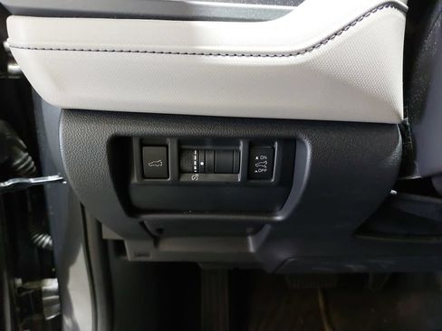 Used 2025 Subaru Forester Limited w/ Popular Package #1 AWD/4WD image 27