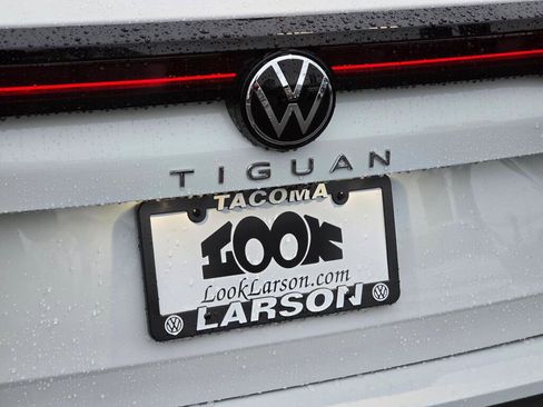 New 2026 Volkswagen Tiguan SE image 16