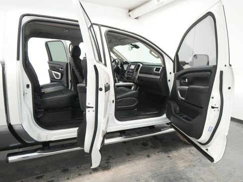 Used 2016 Nissan Titan PRO-4X image 25