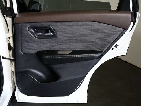 Used 2023 Nissan Rogue SV AWD/4WD image 28