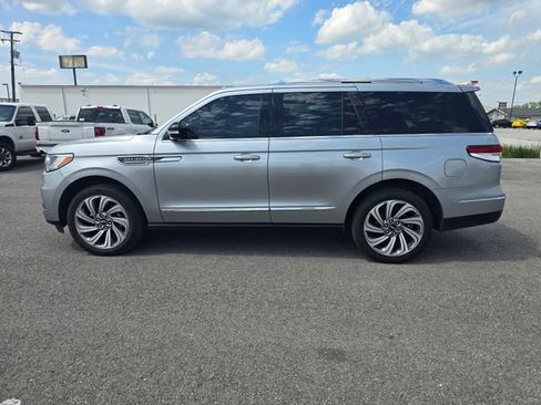Used 2023 Lincoln Navigator Reserve AWD/4WD image 6