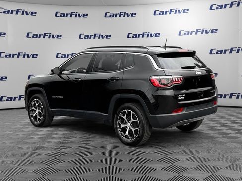 Used 2024 Jeep Compass Limited w/ Sun and Sound Group AWD/4WD image 3