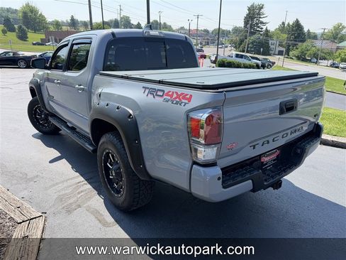 Used 2021 Toyota Tacoma TRD Sport w/ TRD Premium Sport Package AWD/4WD image 9