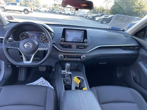 Used 2022 Nissan Altima 2.5 SV image 15