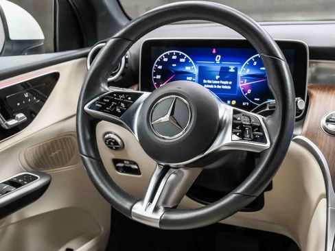 Certified 2025 Mercedes-Benz GLC 300 image 18