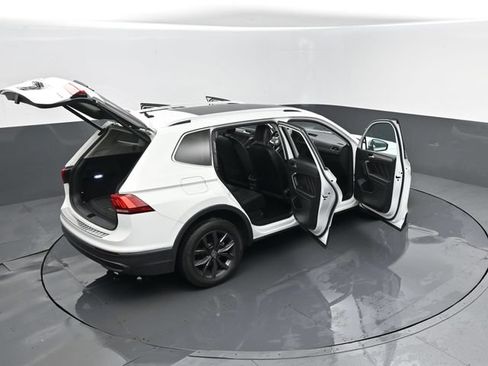 Used 2022 Volkswagen Tiguan SE w/ Panoramic Sunroof Package AWD/4WD image 29