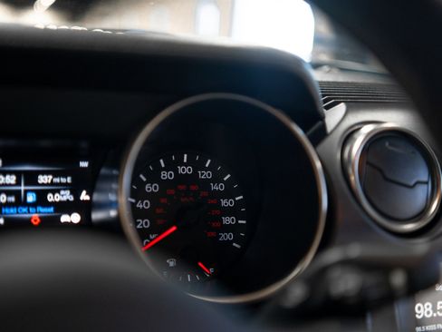 Used 2016 Ford Mustang Shelby GT350 w/ Technology Package image 28