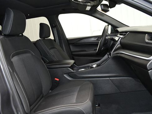 Used 2024 Jeep Grand Cherokee Laredo X image 22